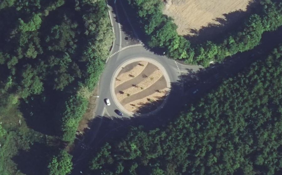 Vue aérienne du Rond-point anonyme n°41571962