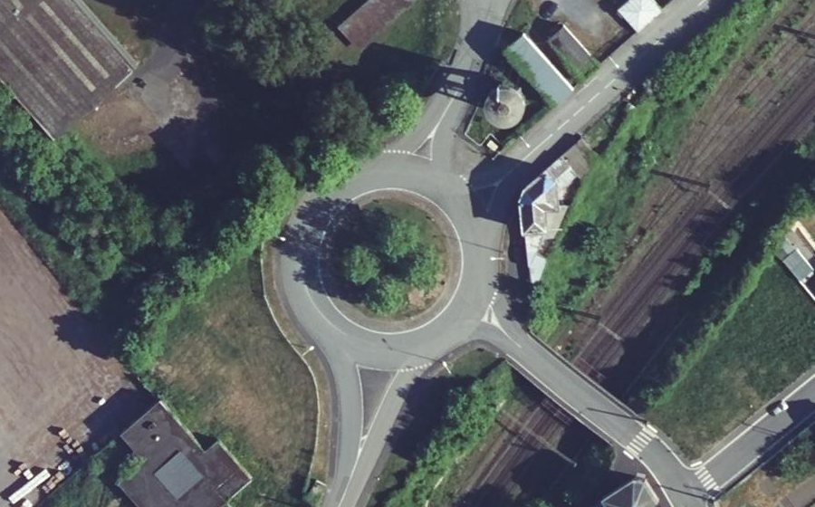 Vue aérienne du Rond-point anonyme n°41571966