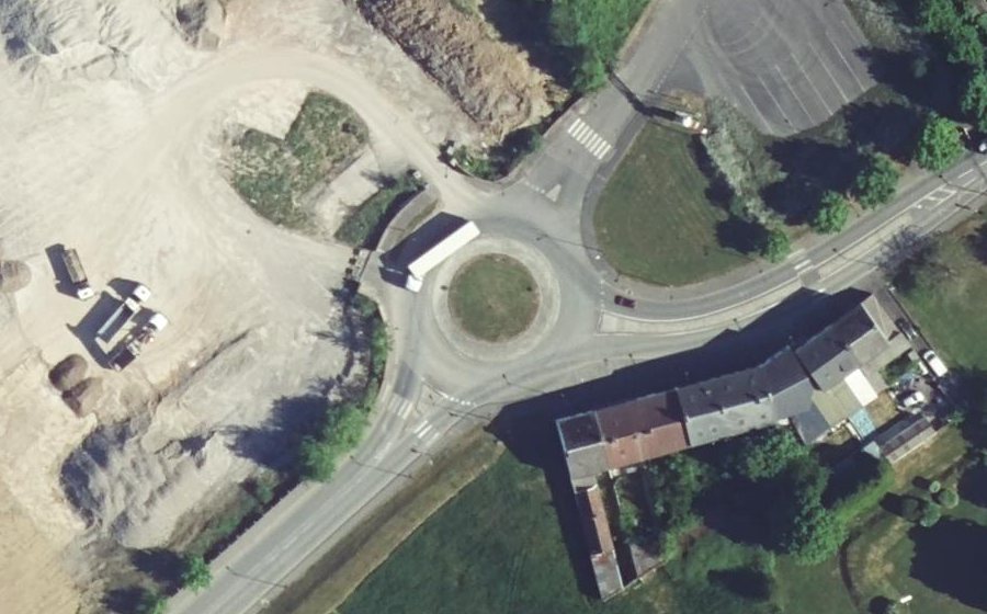 Vue aérienne du Rond-point anonyme n°41571983
