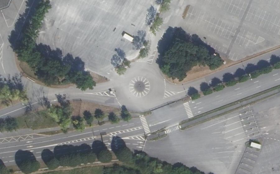 Vue aérienne du Rond-point anonyme n°415809930