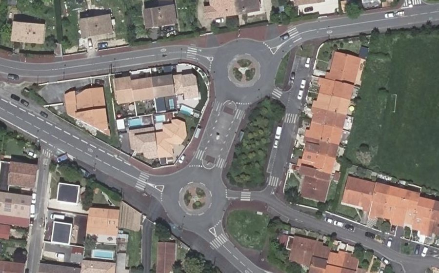 Vue aérienne du Rond-point anonyme n°41597248