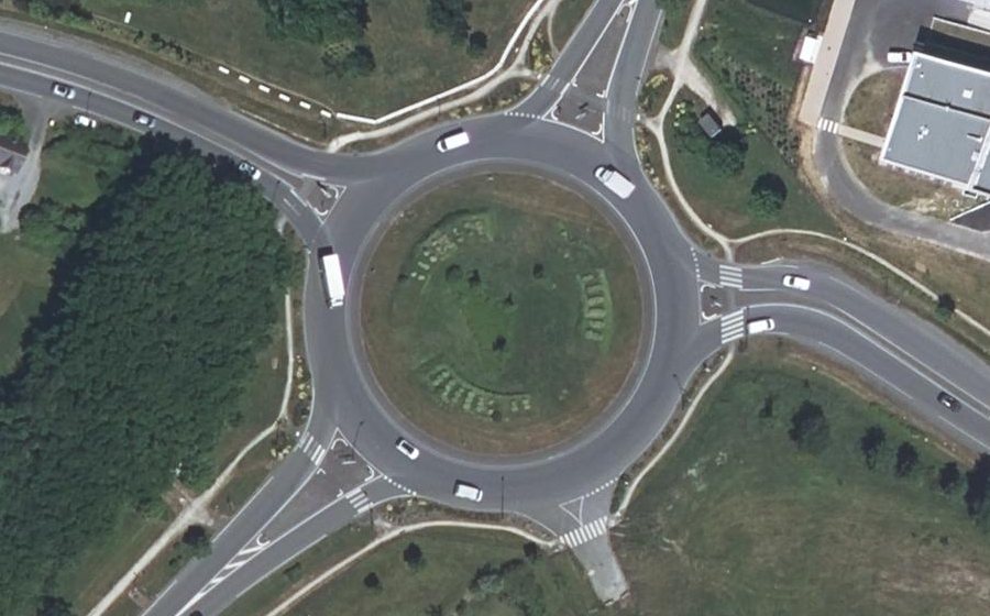 Vue aérienne du Rond-point anonyme n°41602688