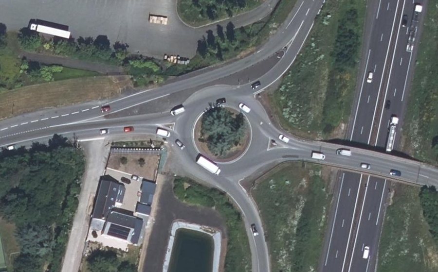 Vue aérienne du Rond-point anonyme n°41602695