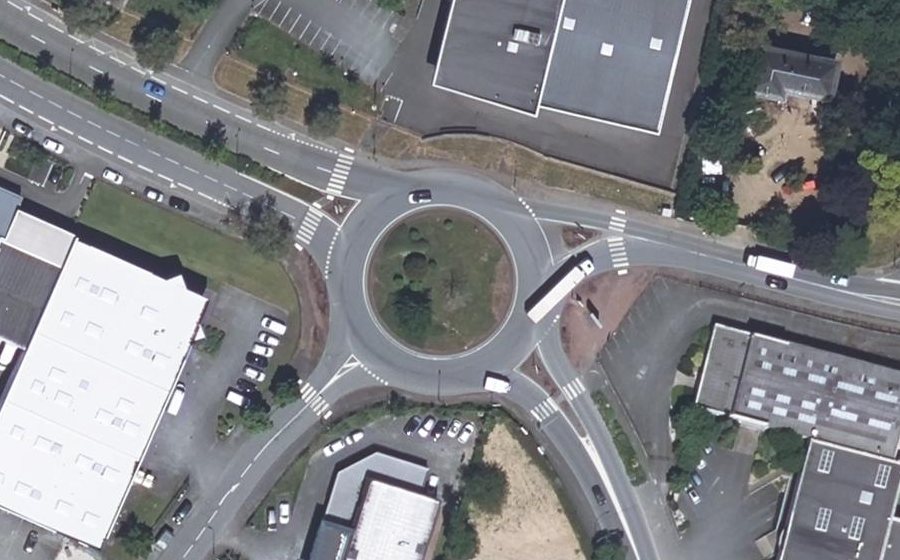 Vue aérienne du Rond-point anonyme n°41602696