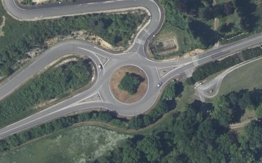 Vue aérienne du Rond-point anonyme n°41604816