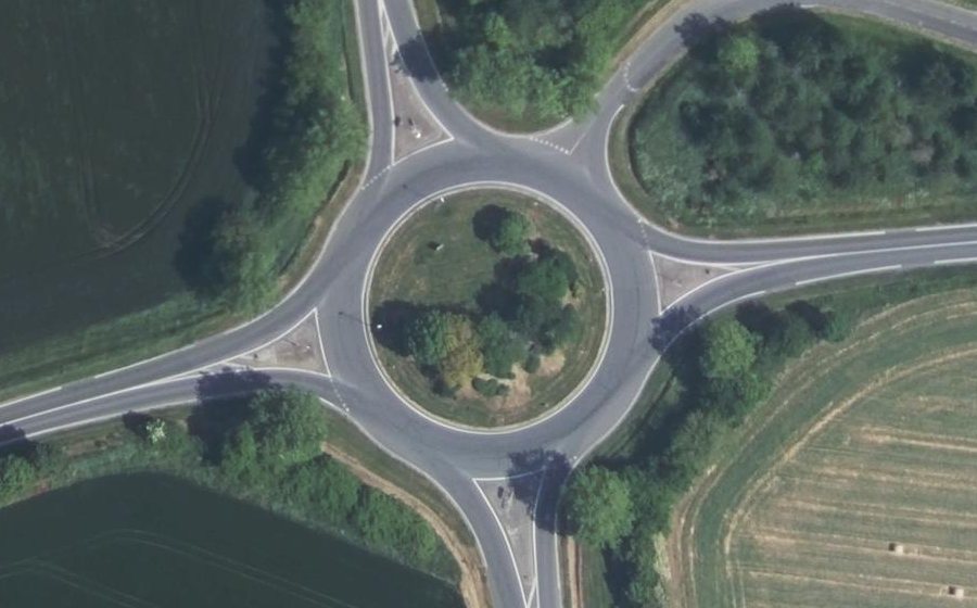 Vue aérienne du Rond-point anonyme n°41610922
