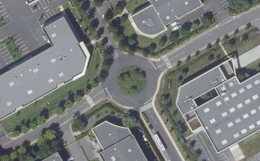 Vue aérienne du Rond-point anonyme n°416111363
