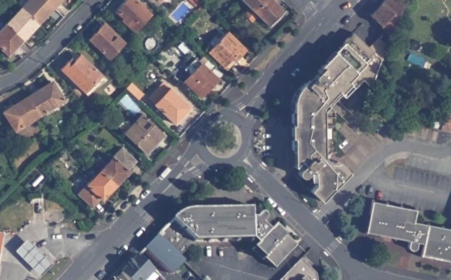 Vue aérienne du Rond-point anonyme n°41614582