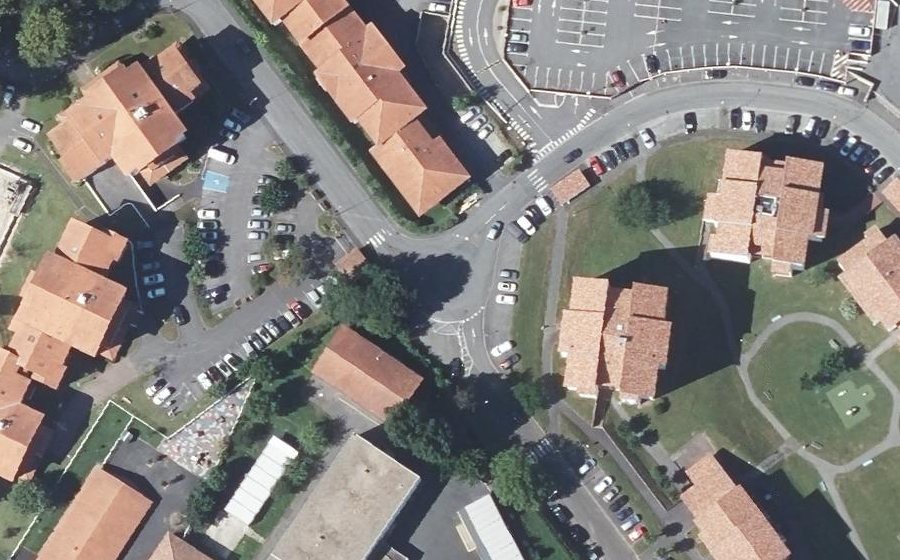 Vue aérienne du Rond-point anonyme n°416217649