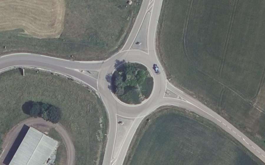 Vue aérienne du Rond-point anonyme n°41623968