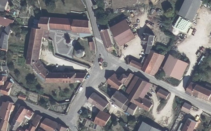 Vue aérienne du Rond-point anonyme n°416451193