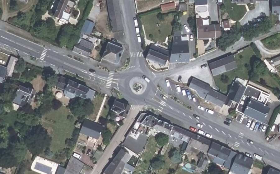 Vue aérienne du Rond-point anonyme n°41646919