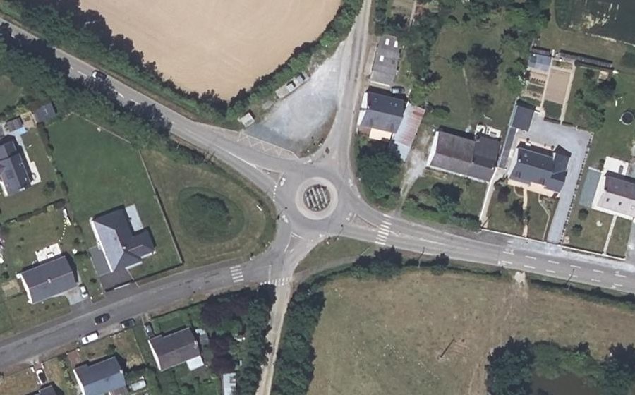 Vue aérienne du Rond-point anonyme n°41646938