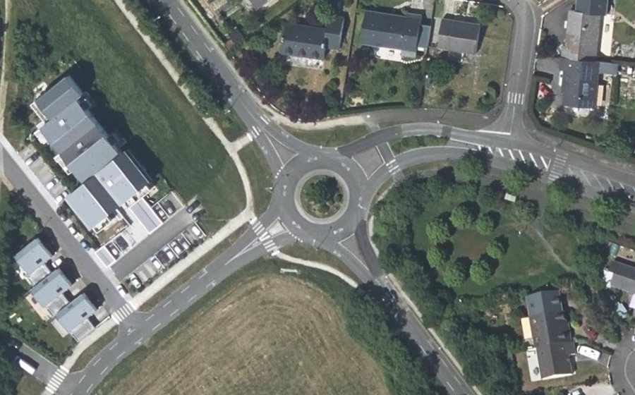 Vue aérienne du Rond-point anonyme n°41646963
