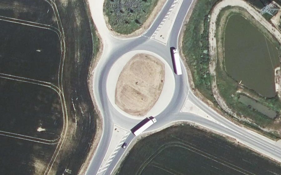 Vue aérienne du Rond-point anonyme n°416508889