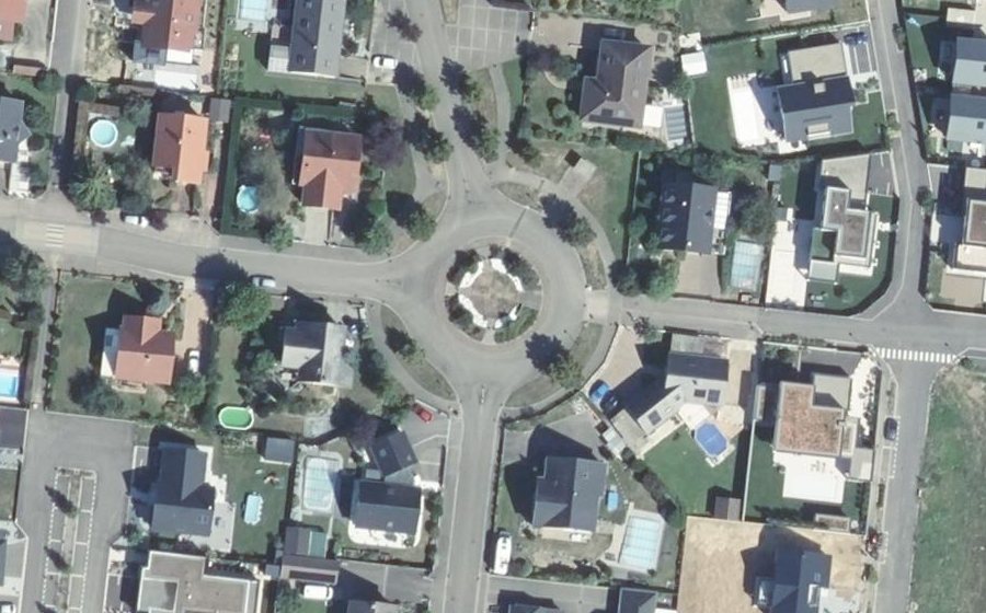 Vue aérienne du Rond-point anonyme n°416518022