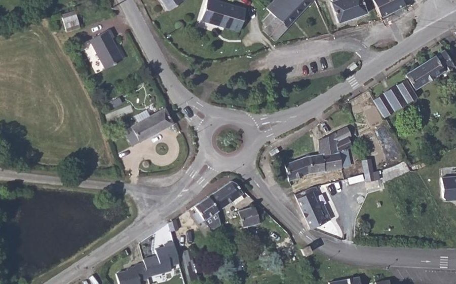 Vue aérienne du Rond-point anonyme n°41663737