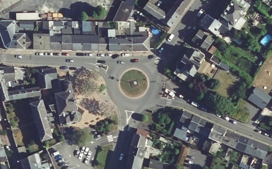 Vue aérienne du Rond-point anonyme n°41666915