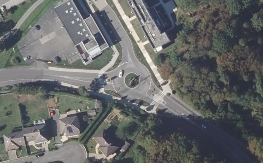 Vue aérienne du Rond-point anonyme n°41674869