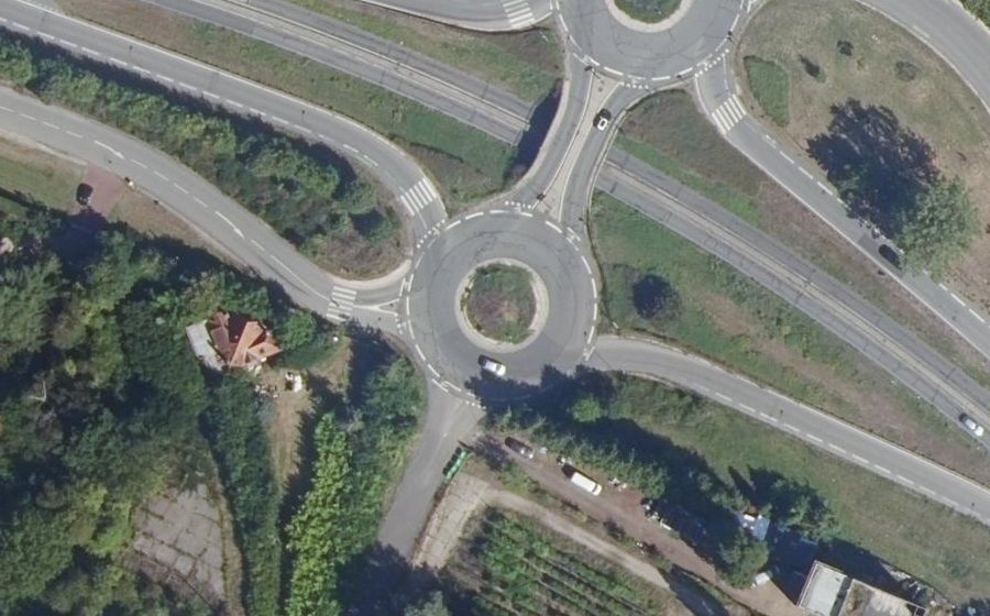 Vue aérienne du Rond-point anonyme n°41675205