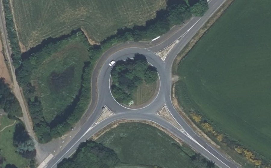 Vue aérienne du Rond-point anonyme n°41679020