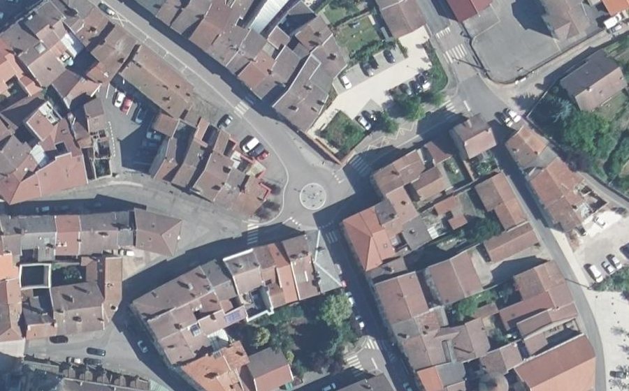 Vue aérienne du Rond-point anonyme n°41682309