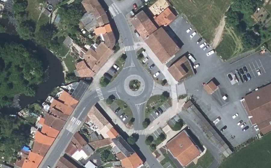 Vue aérienne du Rond-point anonyme n°41683517