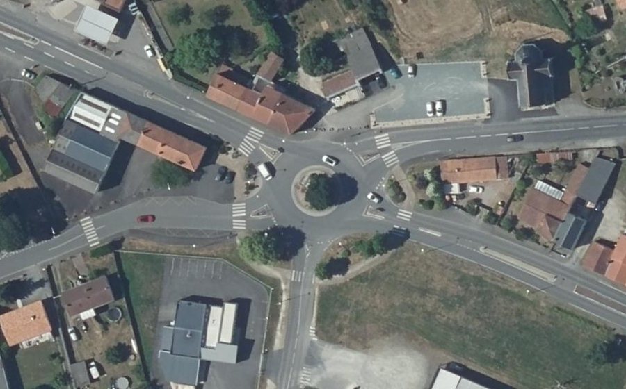 Vue aérienne du Rond-point anonyme n°41683520
