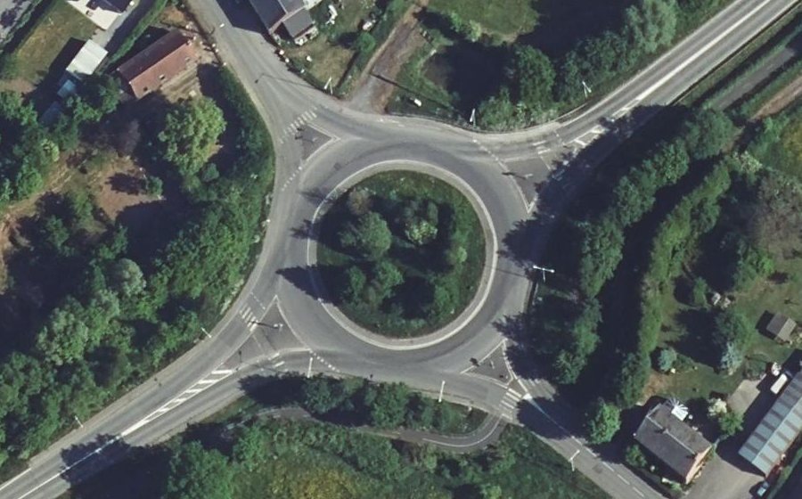 Vue aérienne du Rond-point anonyme n°41683769