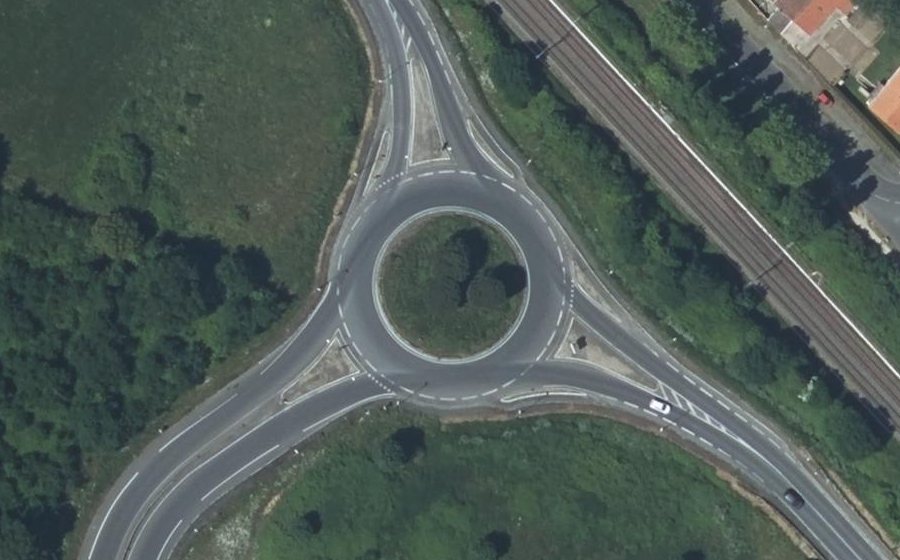 Vue aérienne du Rond-point anonyme n°41685566