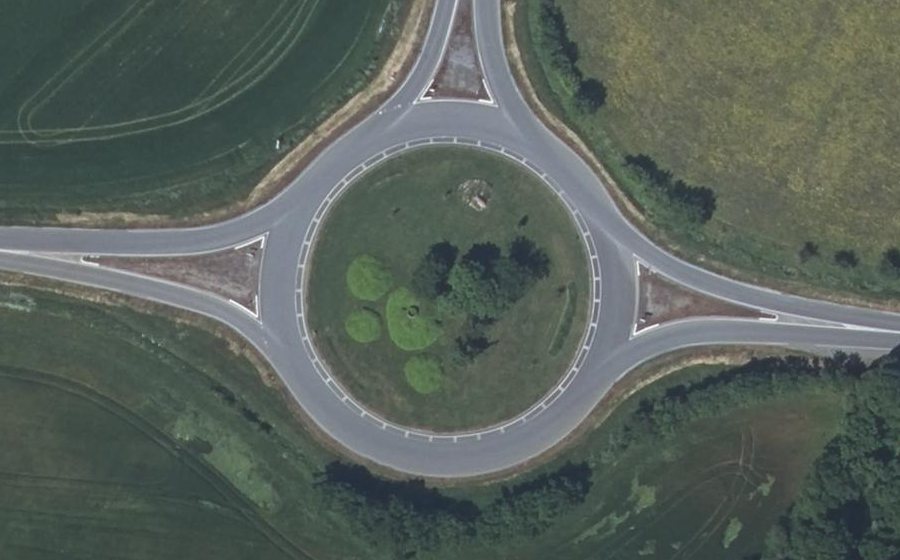 Vue aérienne du Rond-point anonyme n°41689101