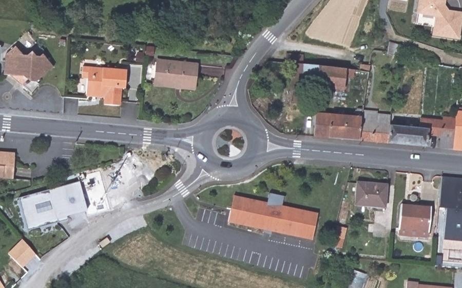 Vue aérienne du Rond-point anonyme n°41689111
