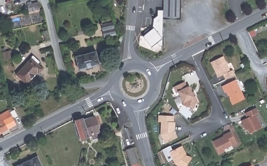 Vue aérienne du Rond-point anonyme n°41689117