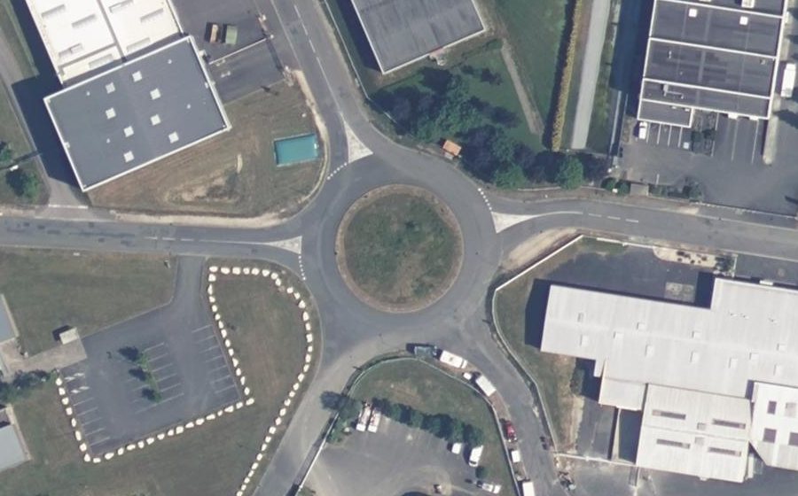 Vue aérienne du Rond-point anonyme n°41690733