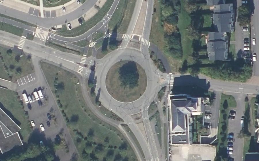 Vue aérienne du Rond-point anonyme n°41690770
