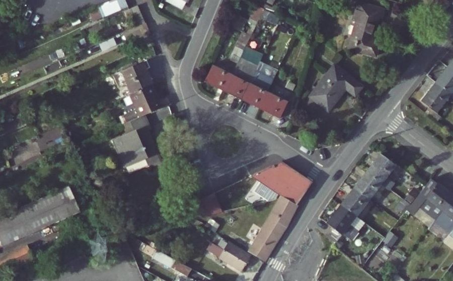 Vue aérienne du Rond-point anonyme n°41699445