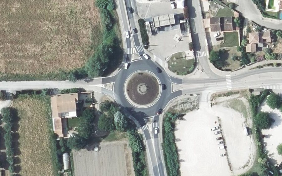 Vue aérienne du Rond-point anonyme n°41702127