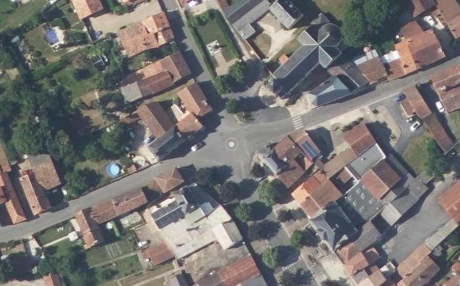 Vue aérienne du Rond-point anonyme n°41704339