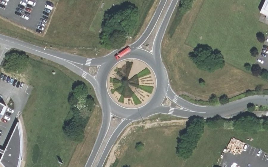 Vue aérienne du Rond-point anonyme n°41717717