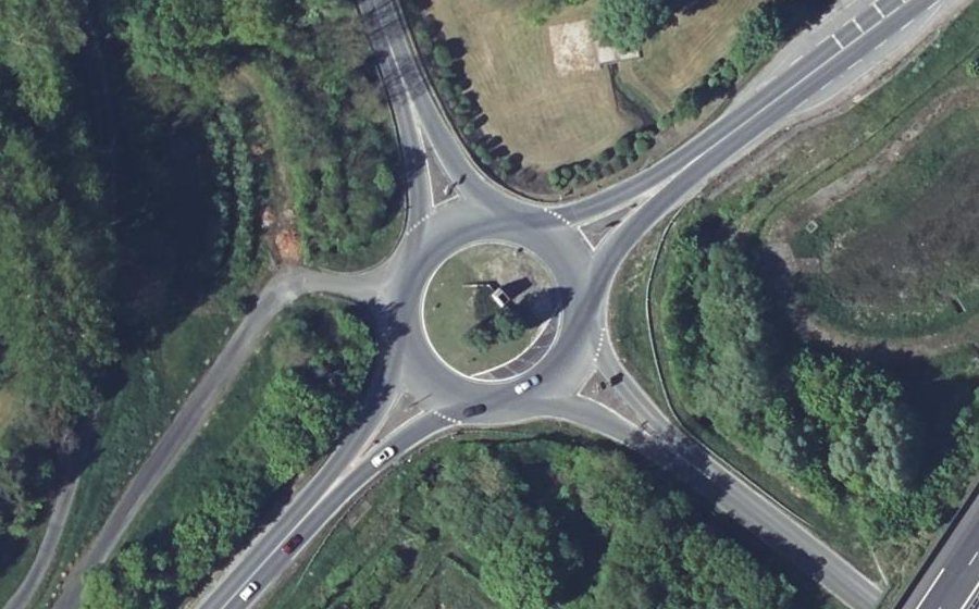 Vue aérienne du Rond-point anonyme n°41720879