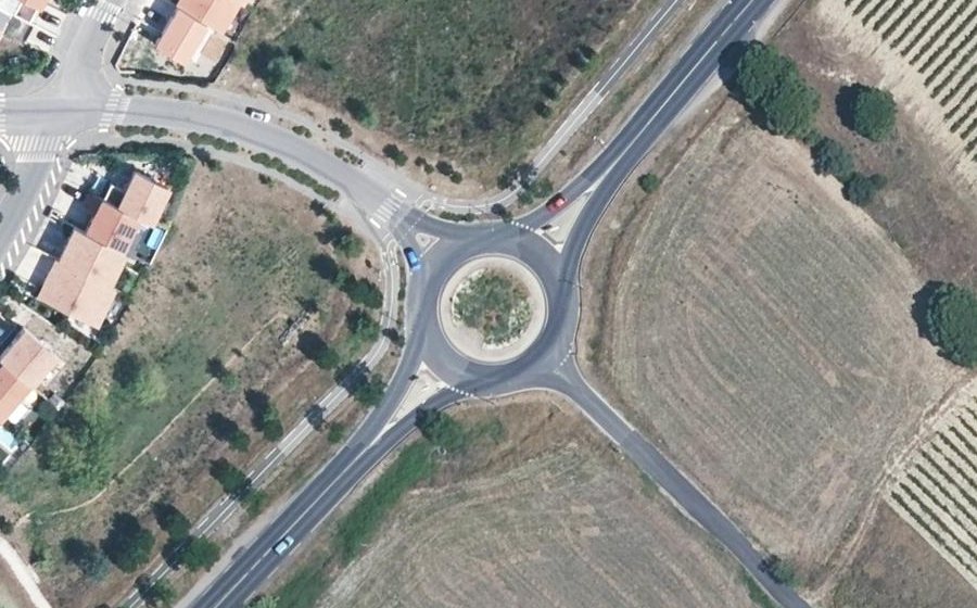 Vue aérienne du Rond-point anonyme n°417216461
