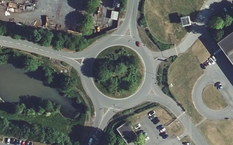 Vue aérienne du Rond-point anonyme n°41733532