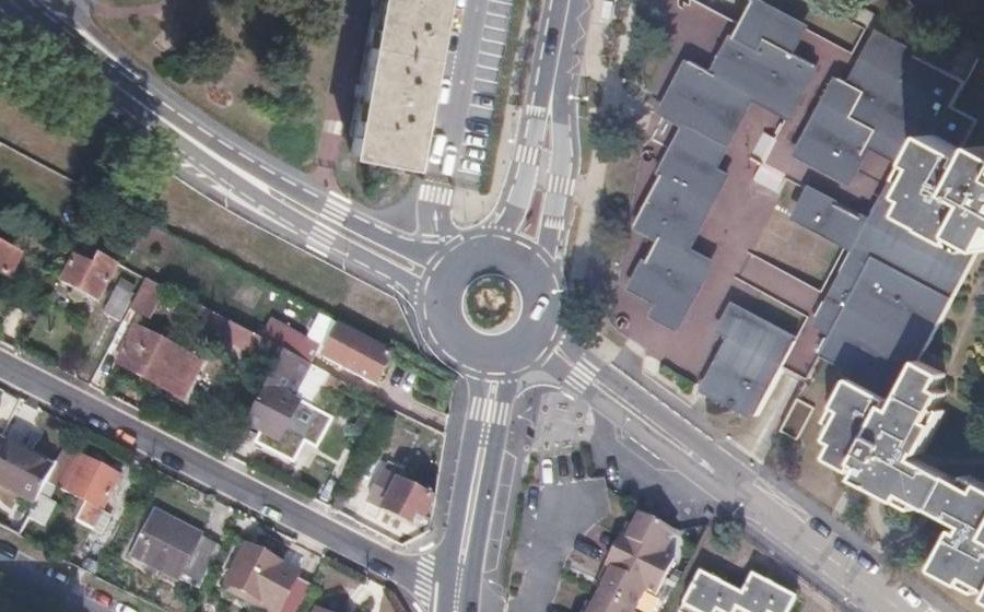 Vue aérienne du Rond-point anonyme n°41734842