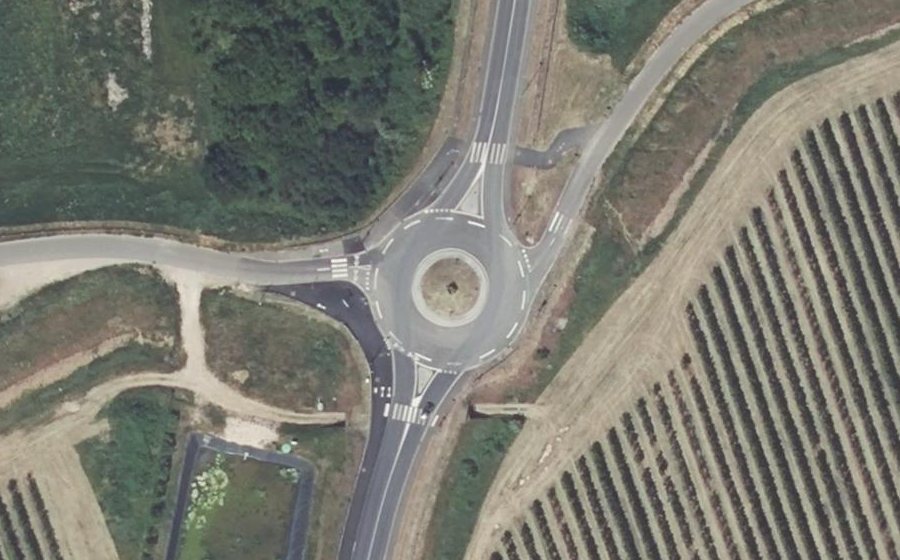 Vue aérienne du Rond-point anonyme n°41739388