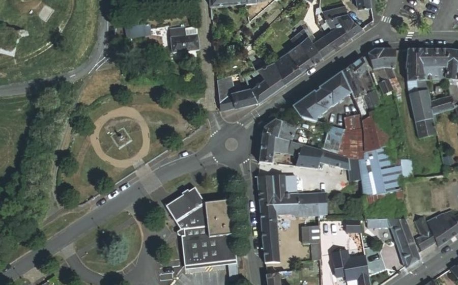 Vue aérienne du Rond-point anonyme n°417579831