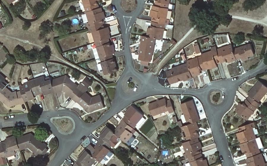 Vue aérienne du Rond-point anonyme n°41812162