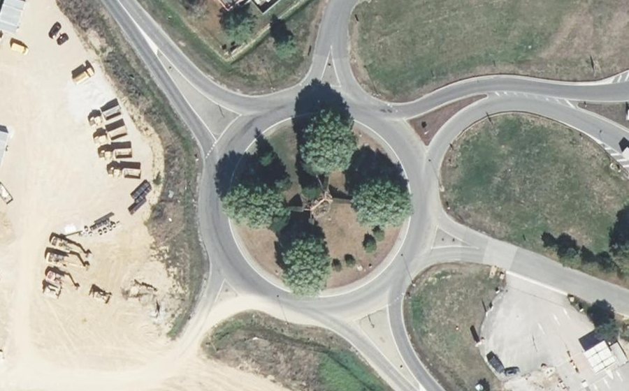 Vue aérienne du Rond-point anonyme n°41822586