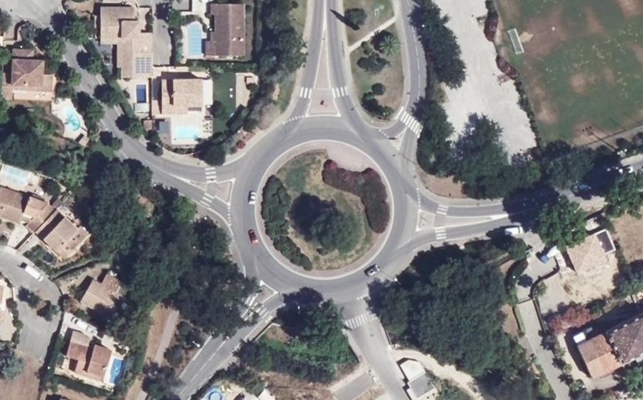 Vue aérienne du Rond-point anonyme n°41827860