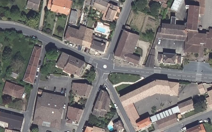 Vue aérienne du Rond-point anonyme n°41835814