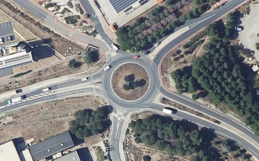 Vue aérienne du Rond-point anonyme n°41847259